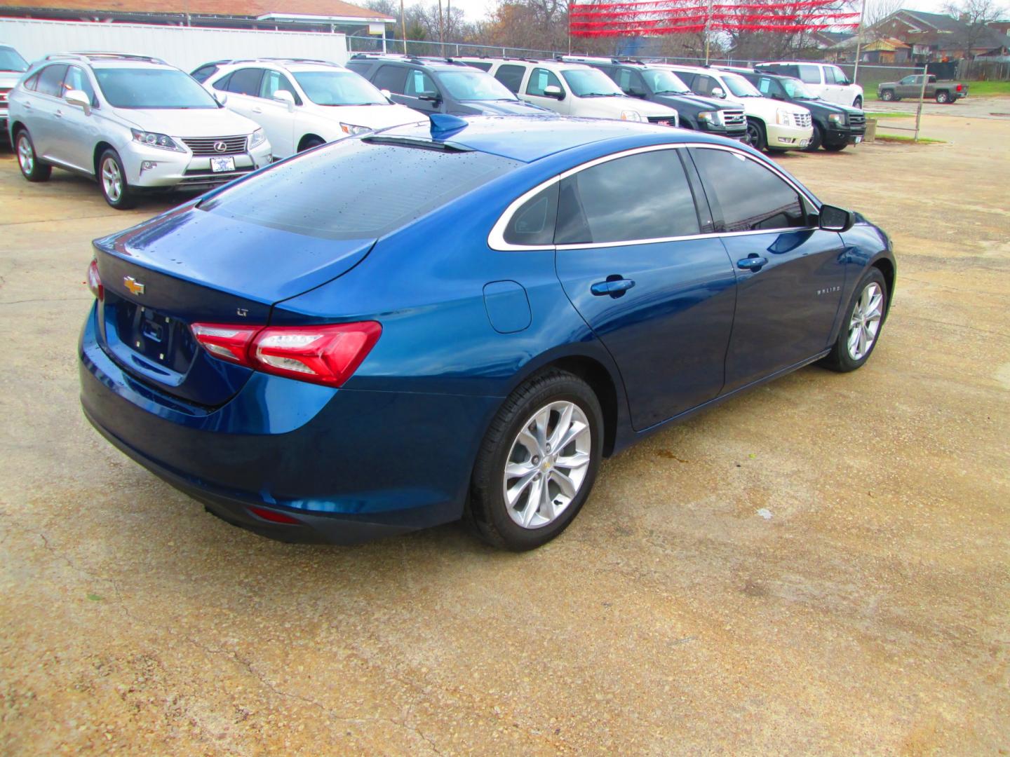 2019 BLUE Chevrolet Malibu (1G1ZD5ST9KF) , located at 1815 NE 28th St., Fort Worth, TX, 76106, (817) 625-6251, 32.795582, -97.333069 - Photo#4